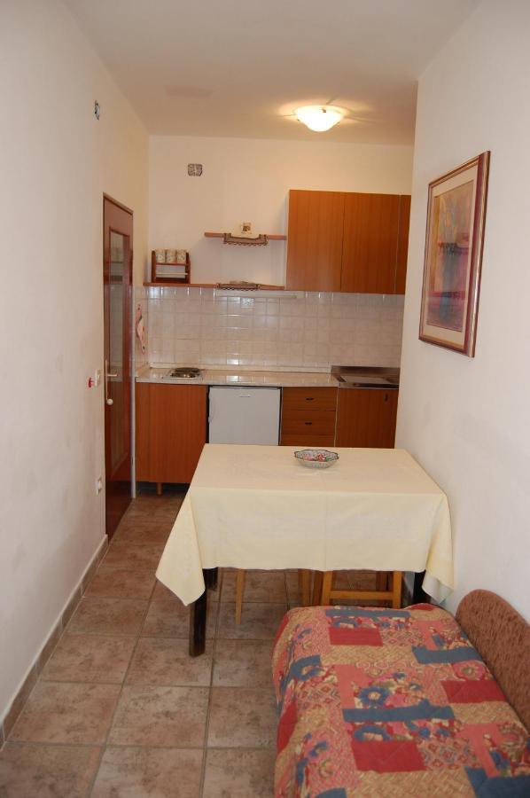 Apartments Villa Angela Krk Town Habitación foto