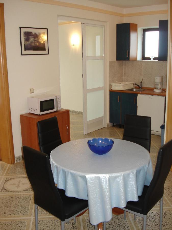 Apartments Villa Angela Krk Town Habitación foto
