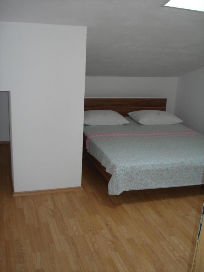 Apartments Villa Angela Krk Town Habitación foto