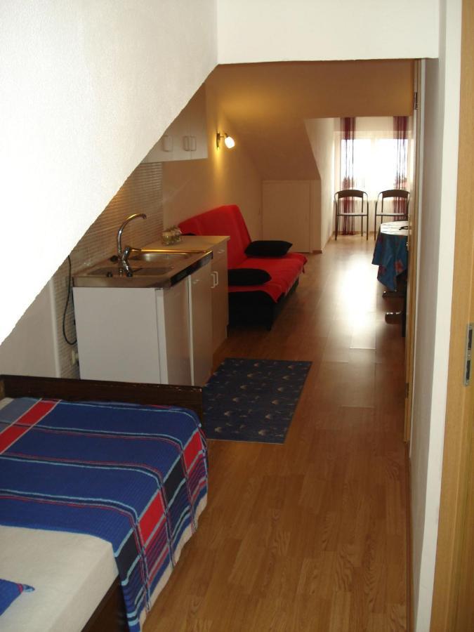 Apartments Villa Angela Krk Town Habitación foto