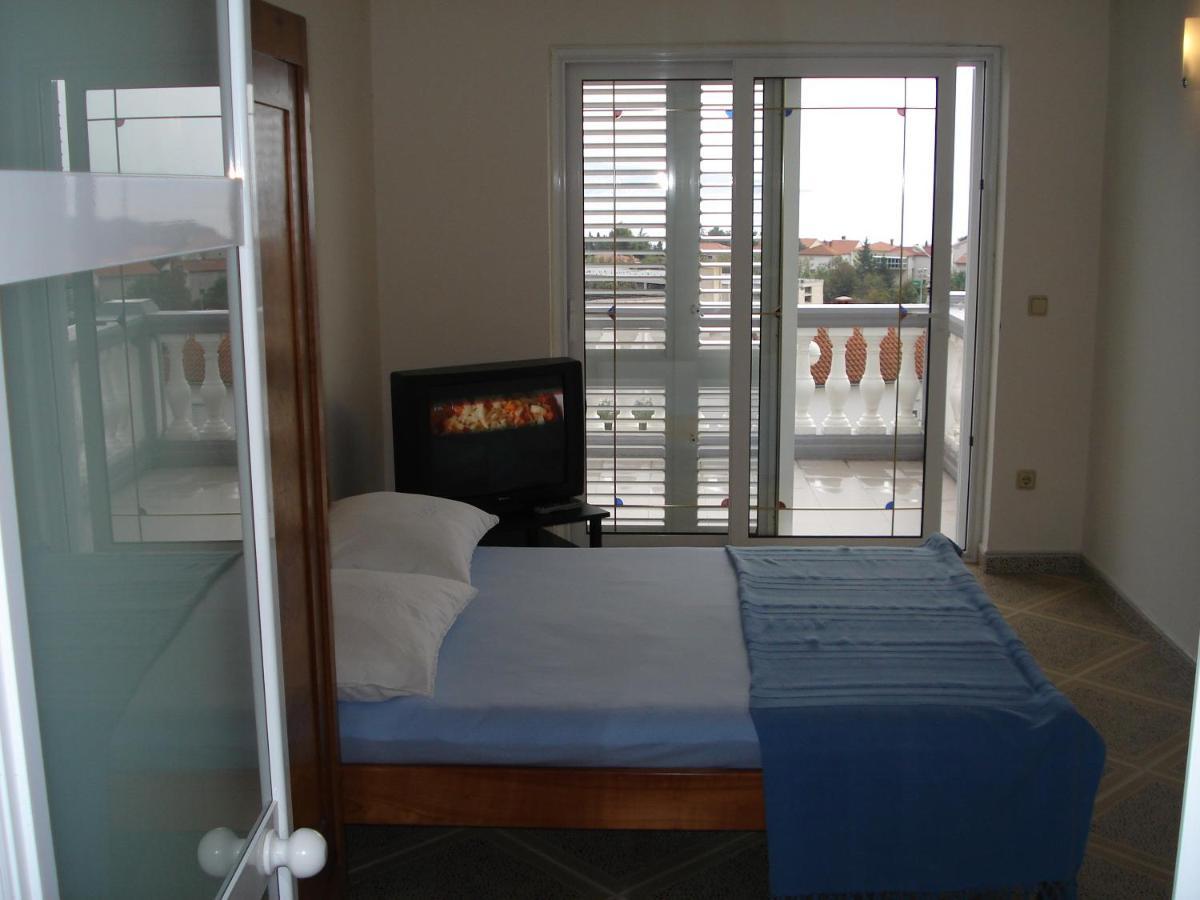 Apartments Villa Angela Krk Town Habitación foto